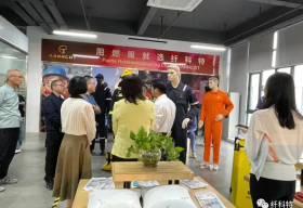 江海區(qū)人大黨組成員、人大副主任、區(qū)總工會主席等領(lǐng)導(dǎo)蒞臨纖科特(廣東)特種服裝有限公司調(diào)研、指導(dǎo)工作